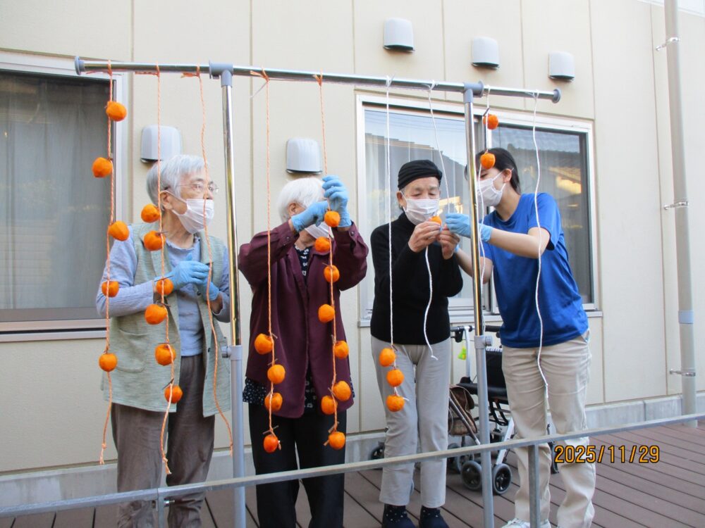 静岡市葵区老人ホーム_干し柿作り
