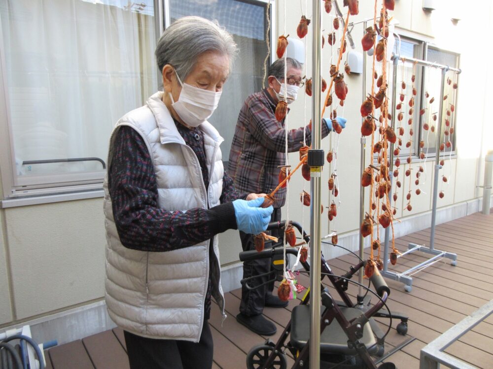 静岡市葵区老人ホーム_干し柿作り
