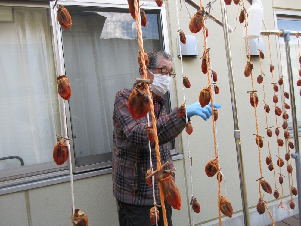 静岡市葵区老人ホーム_干し柿作り