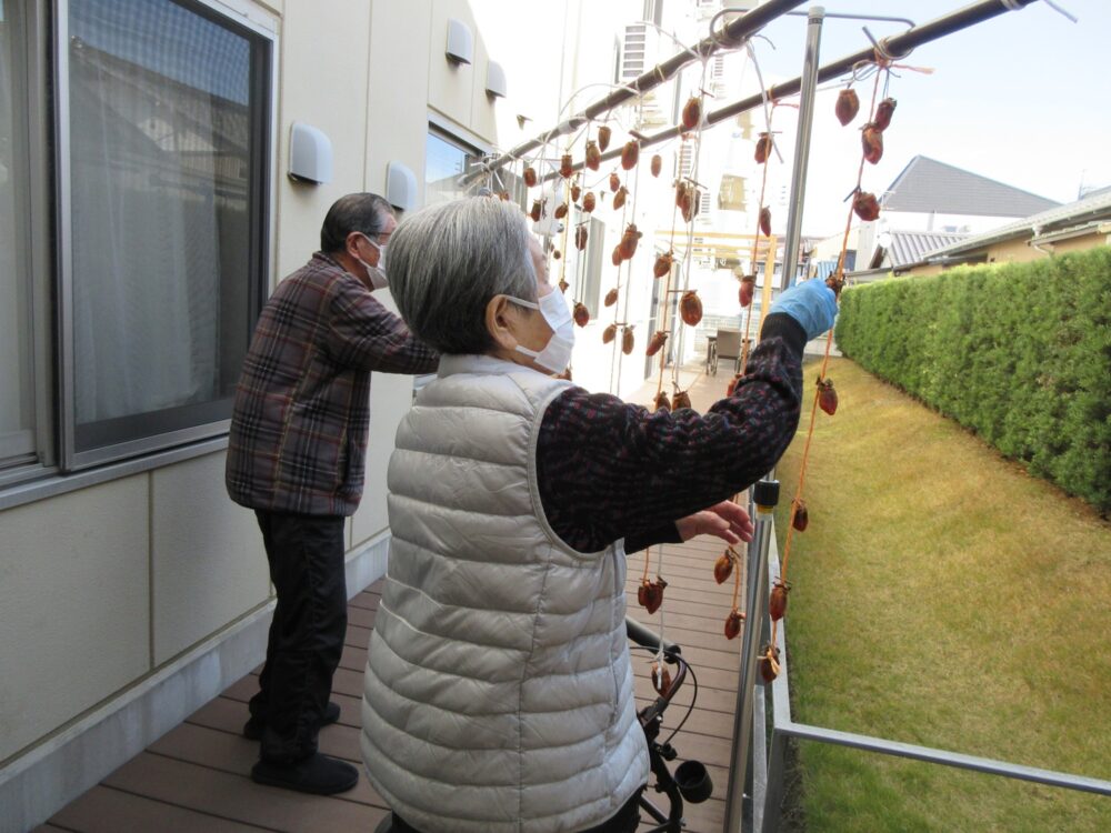 静岡市葵区老人ホーム_干し柿作り