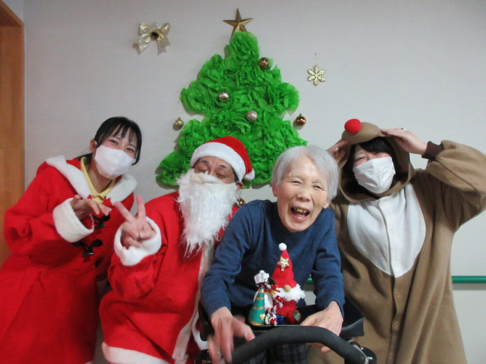 静岡市葵区老人ホーム_クリスマスイベント　オリジナルケーキを作ろう