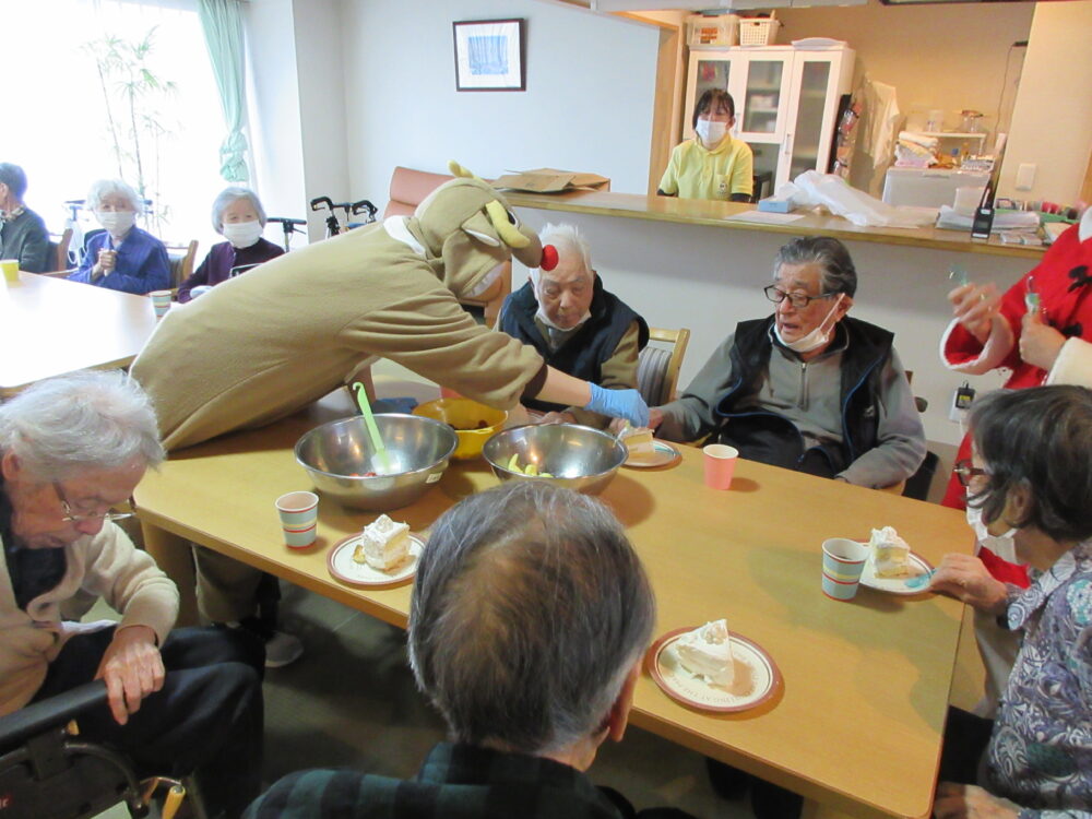 静岡市葵区老人ホーム_クリスマスイベント　オリジナルケーキを作ろう