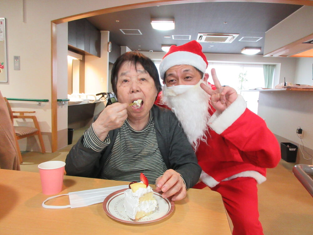 静岡市葵区老人ホーム_クリスマスイベント　オリジナルケーキを作ろう