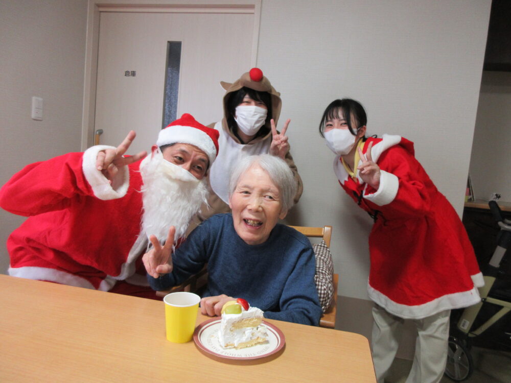 静岡市葵区老人ホーム_クリスマスイベント　オリジナルケーキを作ろう