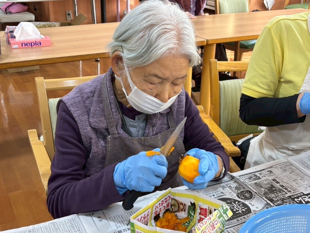 駿東郡長泉町老人ホーム_つくって・食べて・楽しむ！干し柿チャレンジ