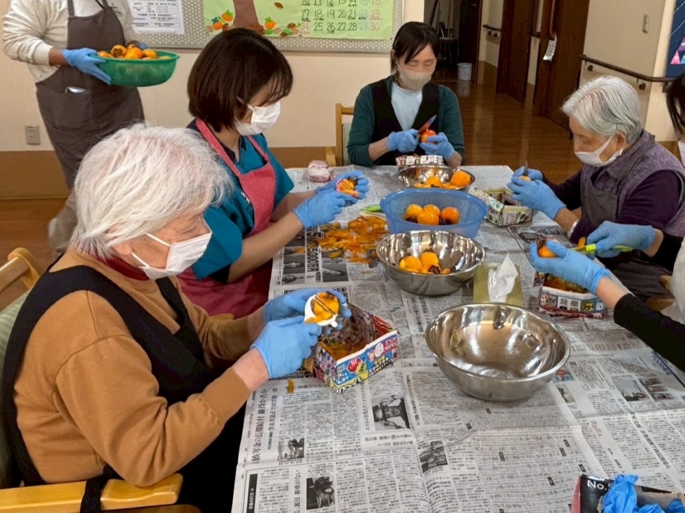 駿東郡長泉町老人ホーム_つくって・食べて・楽しむ！干し柿チャレンジ