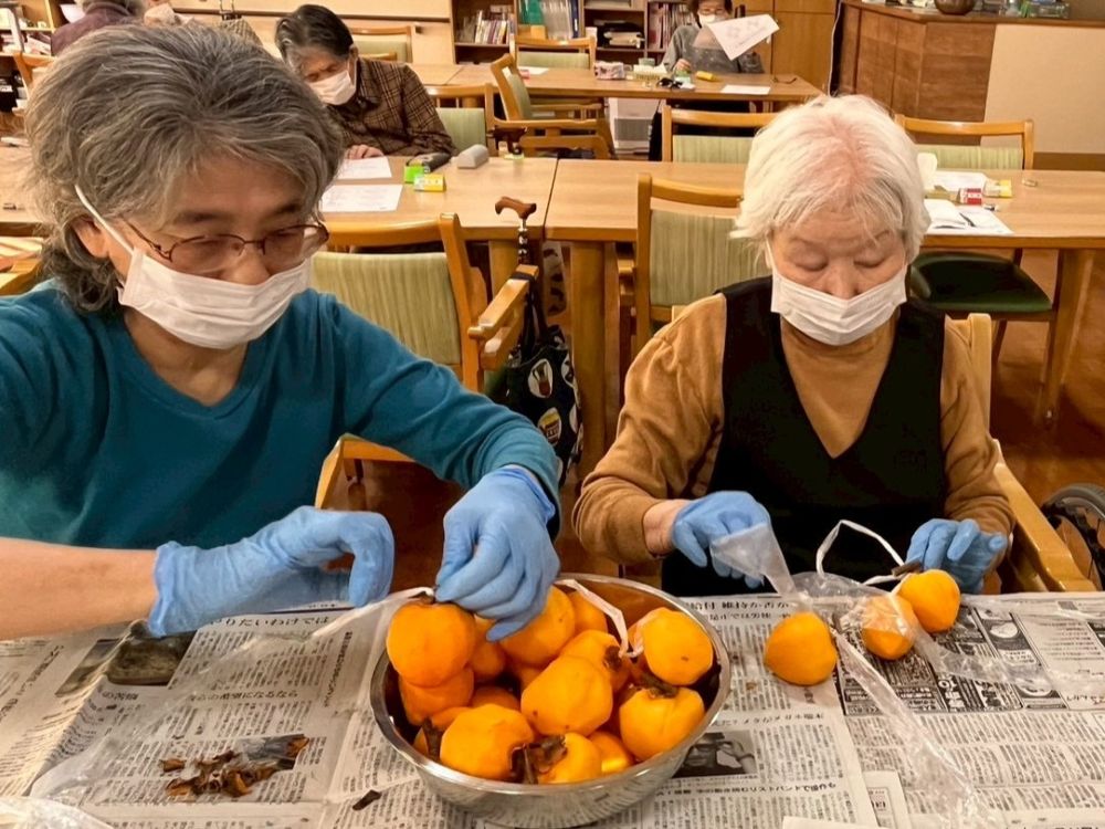 駿東郡長泉町老人ホーム_つくって・食べて・楽しむ！干し柿チャレンジ
