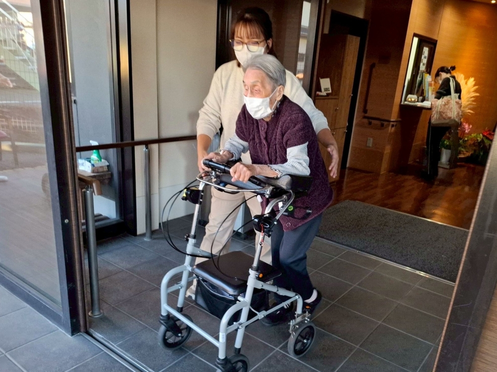 駿東郡長泉町老人ホーム_安心して過ごすために避難行動と水消火器体験