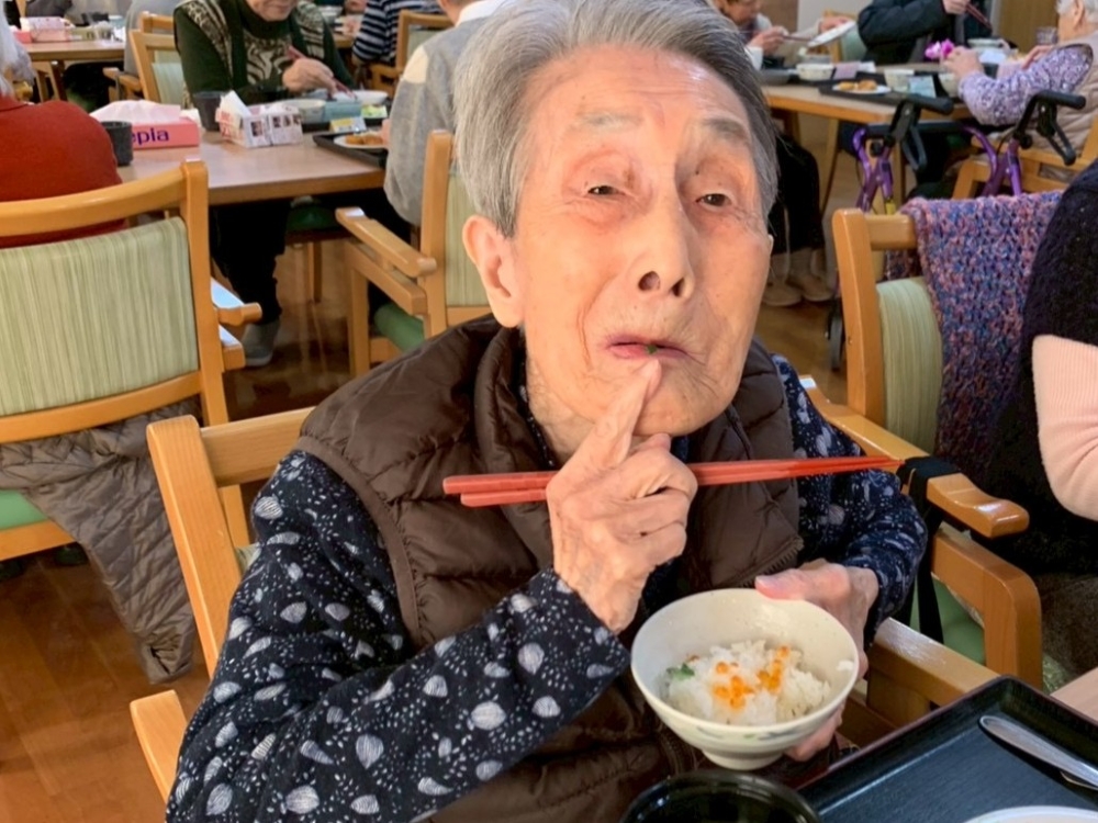 駿東郡長泉町老人ホーム_47都道府県季節のご当地グルメ　（北海道編） ～いくらとサーモンの親子丼風～