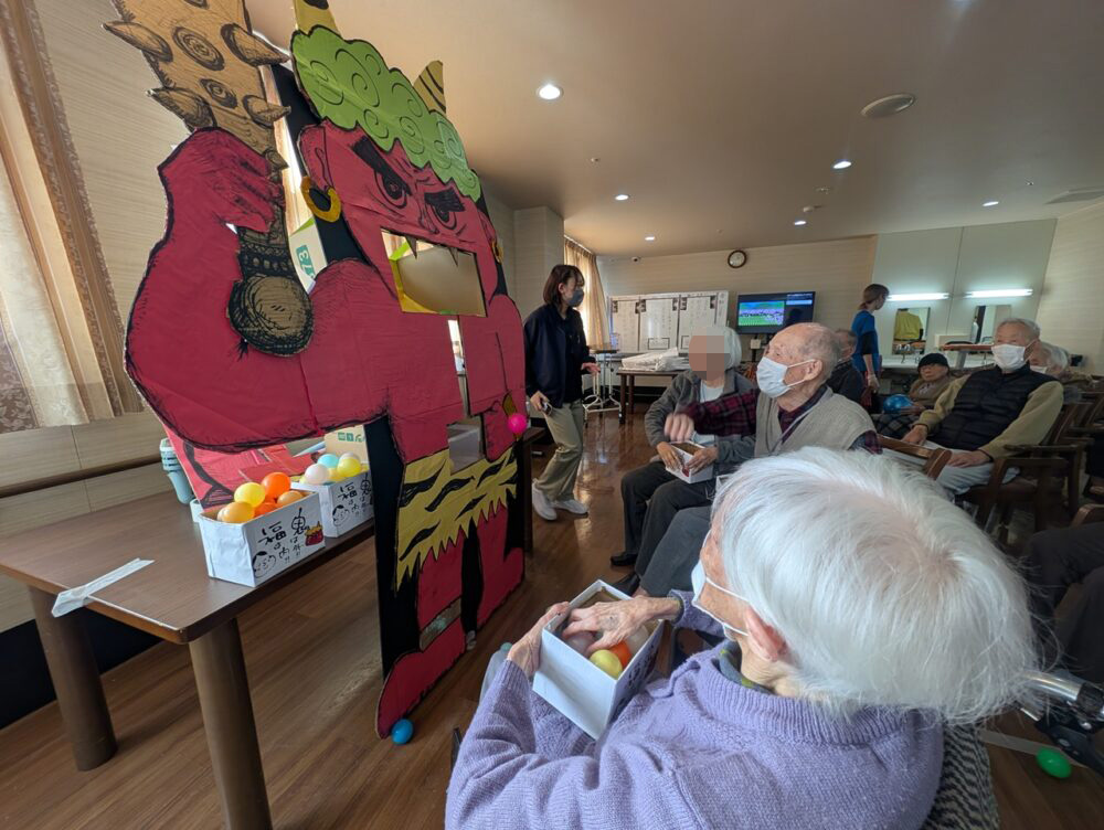 静岡市老人ホーム_2m40cm巨大鬼　節分豆まき大会