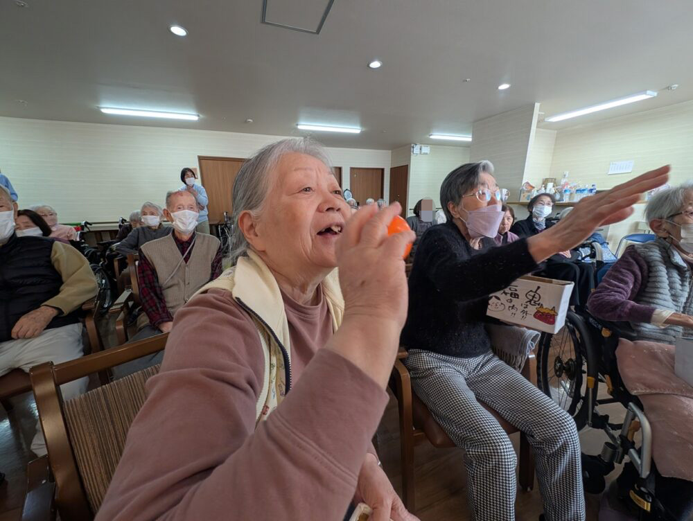 静岡市老人ホーム_2m40cm巨大鬼　節分豆まき大会