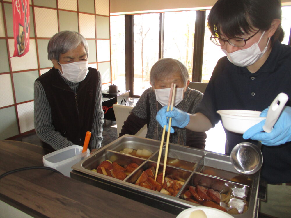 静岡市駿河区老人ホーム_心も体もぽかぽか、おでんレク