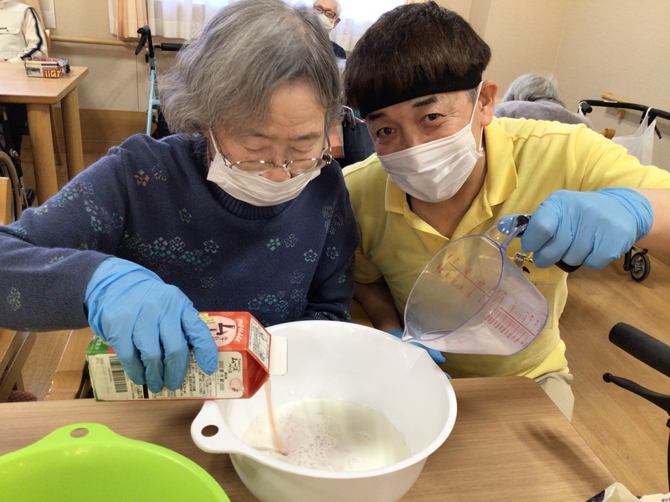 浜松市老人ホーム_ストロベリープチケーキ