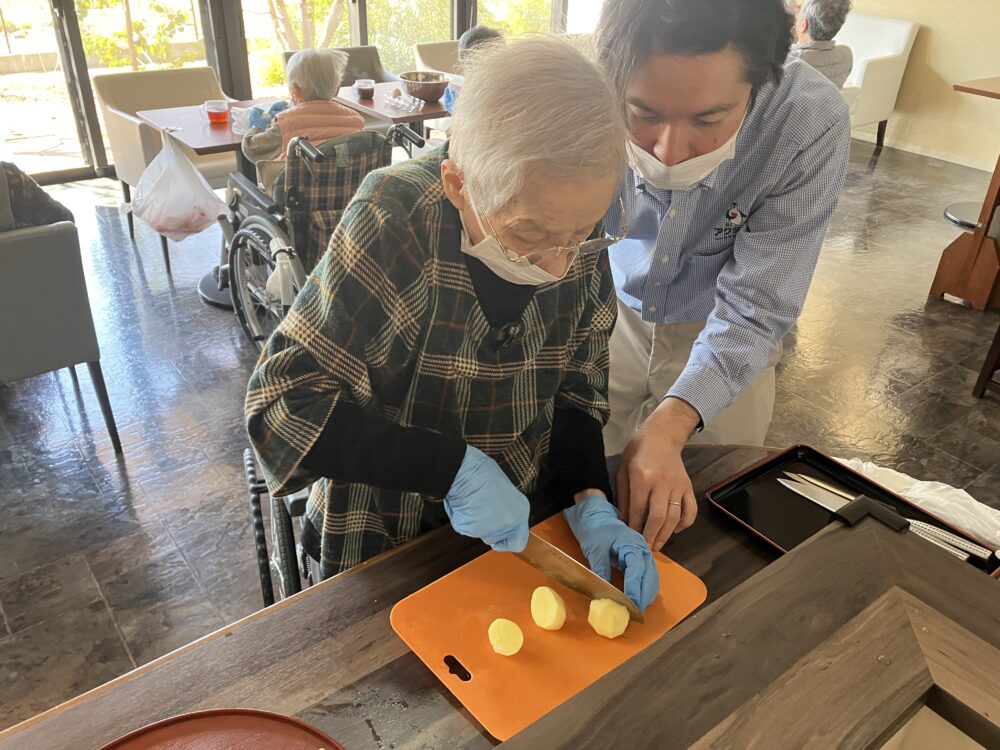 静岡市駿河区老人ホーム_心も体もぽかぽか、おでんレク