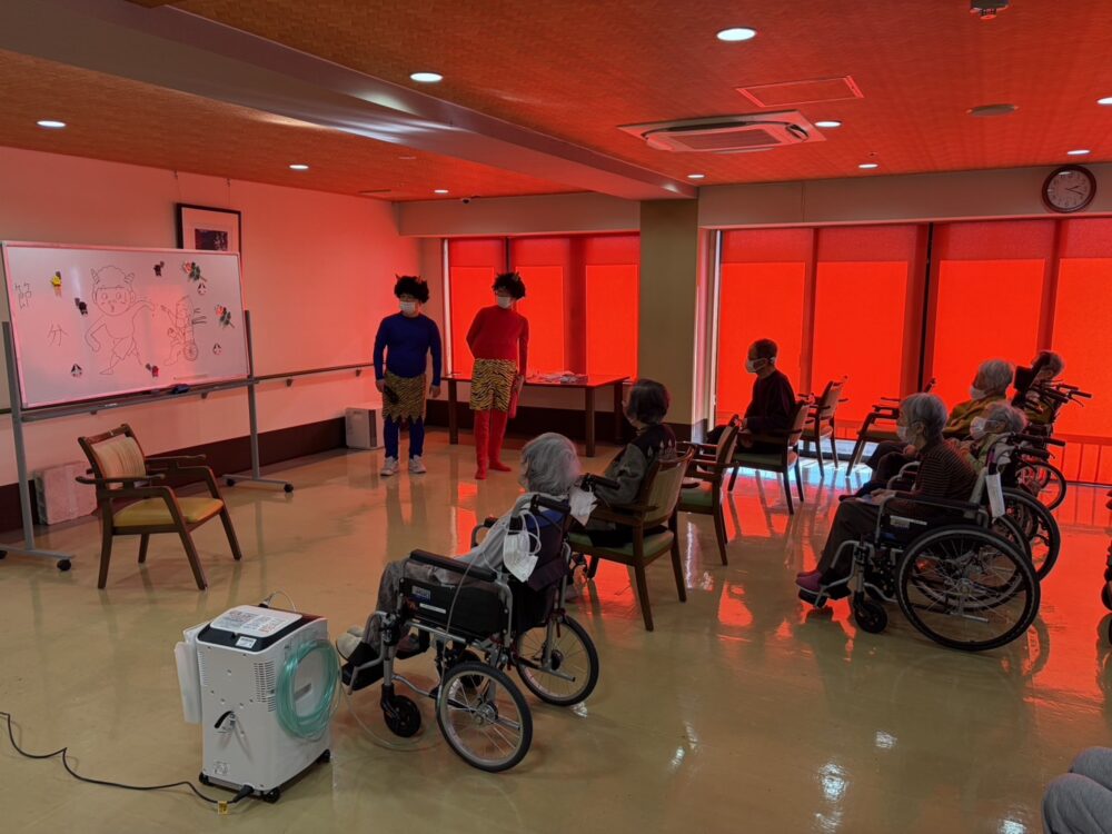 静岡市駿河区老人ホーム_鬼(病)を吹き飛ばす節分レク