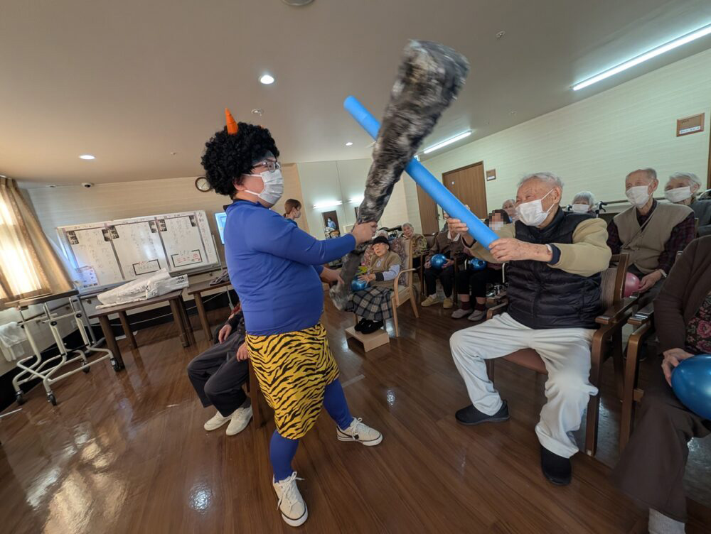 静岡市老人ホーム_2m40cm巨大鬼　節分豆まき大会