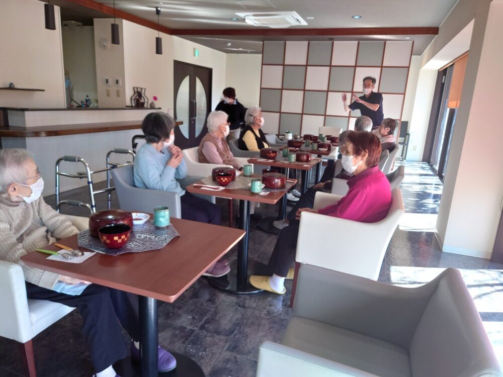 静岡市駿河区老人ホーム_「花水木ランチ」ちらし寿司