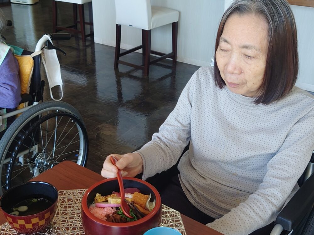 静岡市駿河区老人ホーム_「花水木ランチ」ちらし寿司