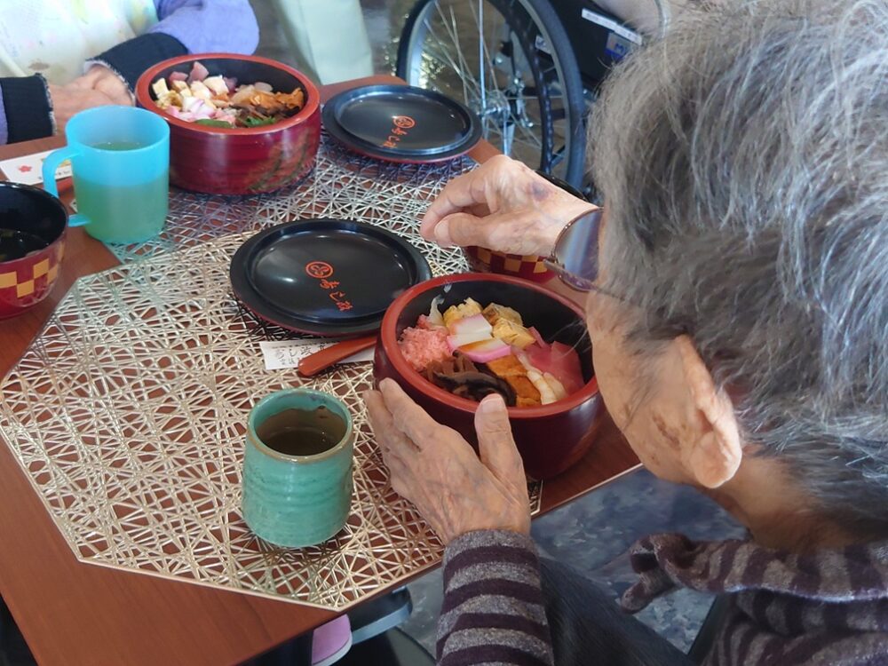 静岡市駿河区老人ホーム_「花水木ランチ」ちらし寿司