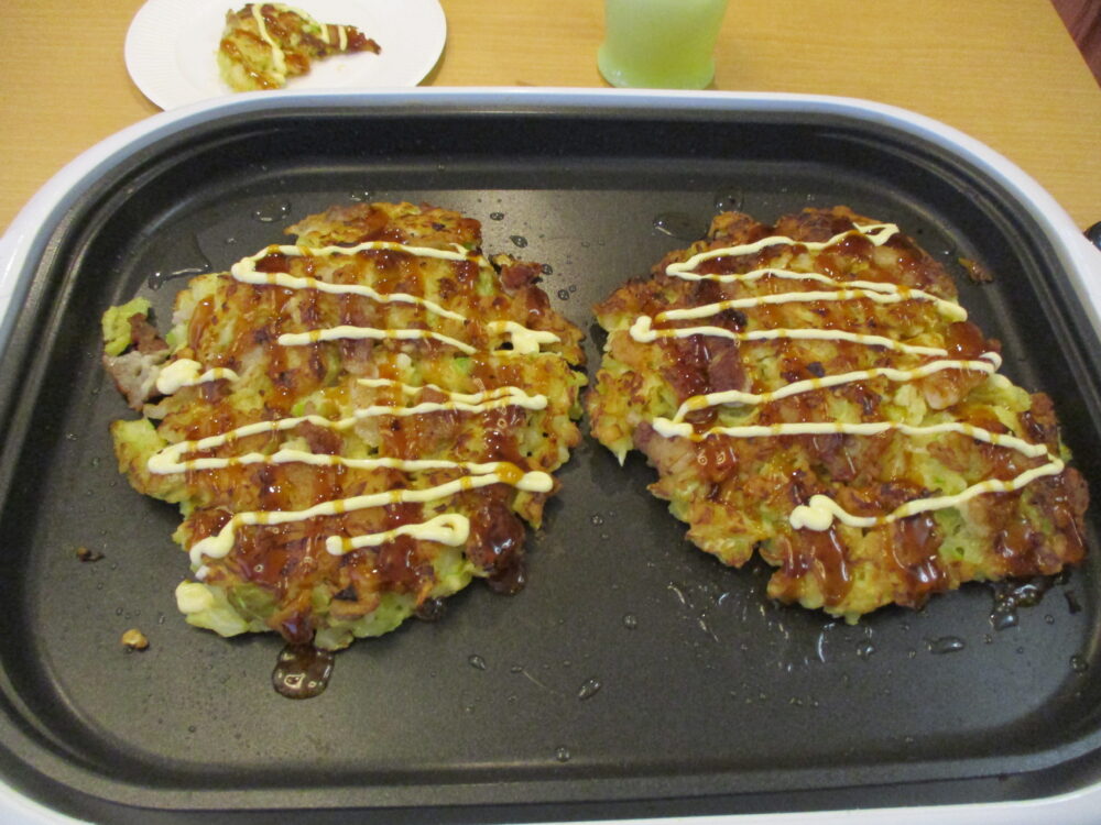 静岡市葵区老人ホーム_リハネクストクラブ活動「やってみよう会　お好み焼き作り」