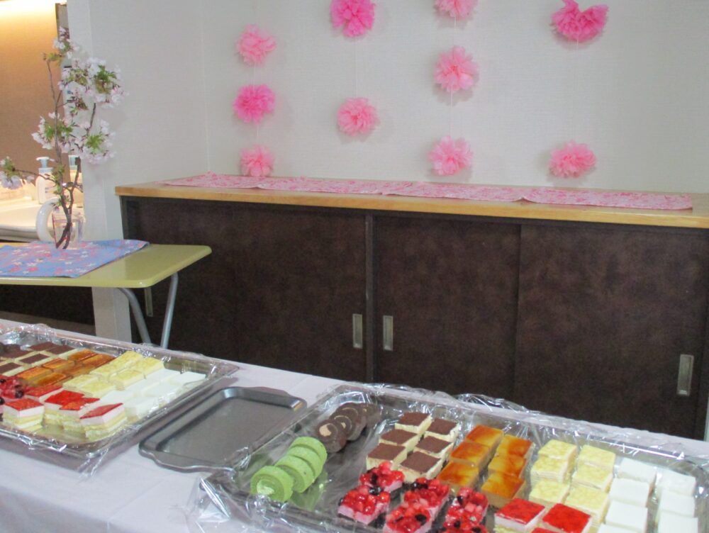 静岡市葵区老人ホーム_春のケーキバイキング