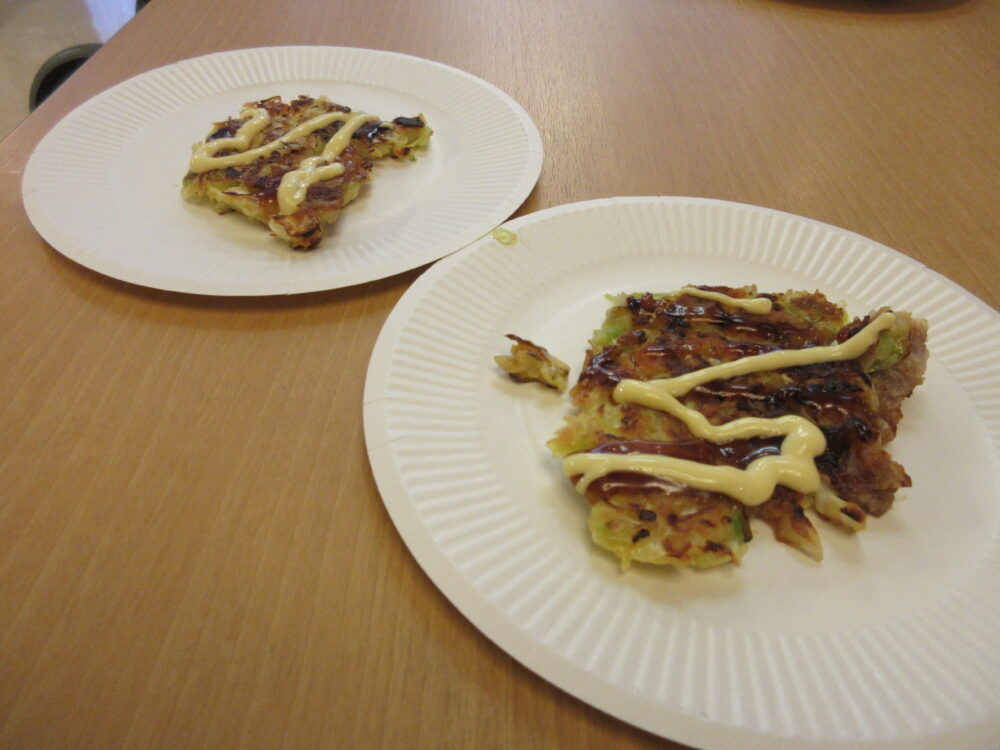 静岡市葵区老人ホーム_リハネクストクラブ活動「やってみよう会　お好み焼き作り」