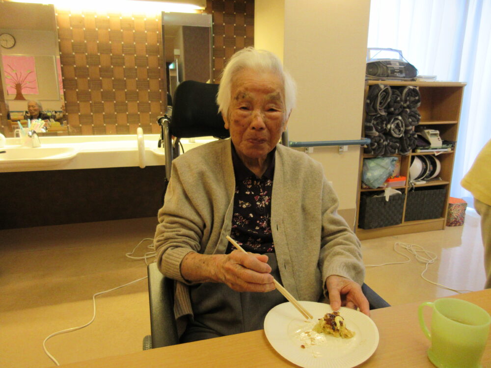 静岡市葵区老人ホーム_リハネクストクラブ活動「やってみよう会　お好み焼き作り」