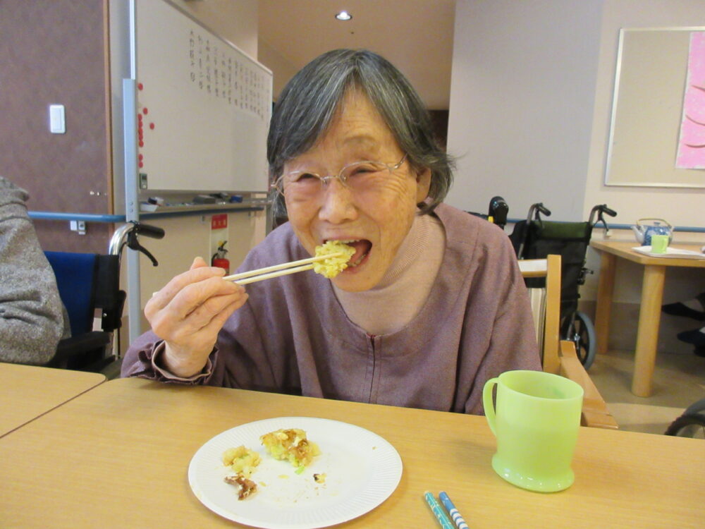 静岡市葵区老人ホーム_リハネクストクラブ活動「やってみよう会　お好み焼き作り」