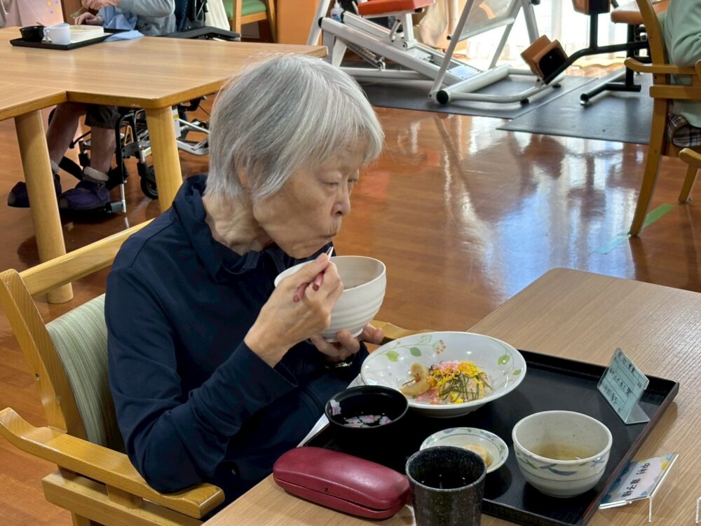 駿東郡長泉町老人ホーム_食事イベント　～水餃子の彩り中華スープ～