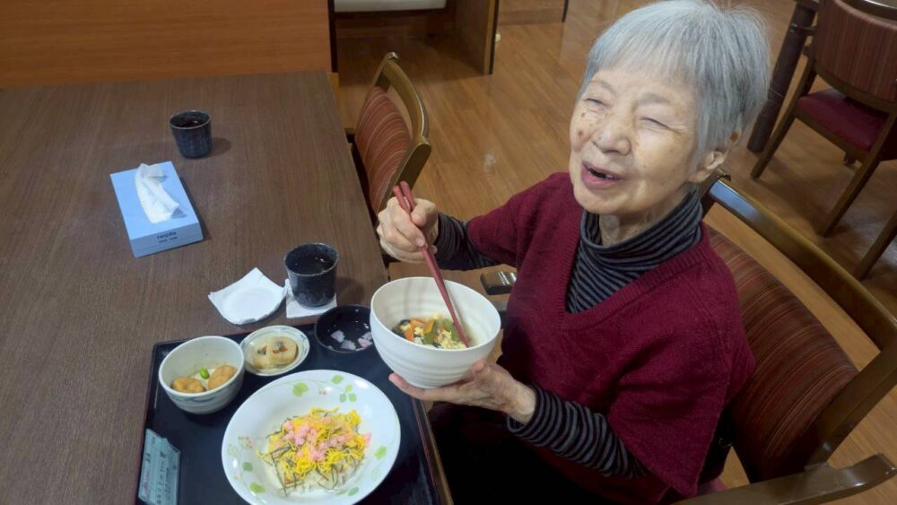 駿東郡長泉町老人ホーム_食事イベント　～水餃子の彩り中華スープ～