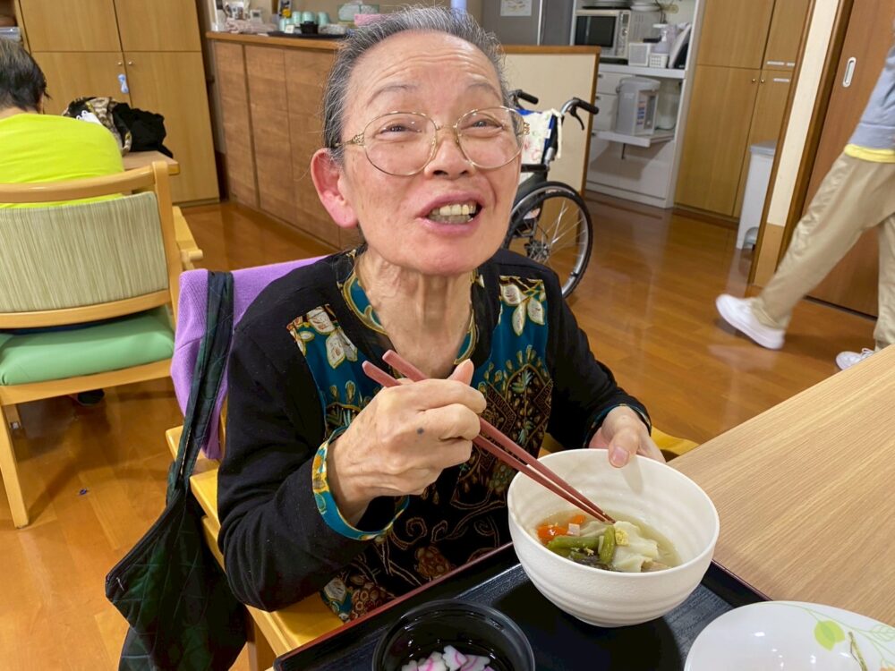 駿東郡長泉町老人ホーム_食事イベント　～水餃子の彩り中華スープ～