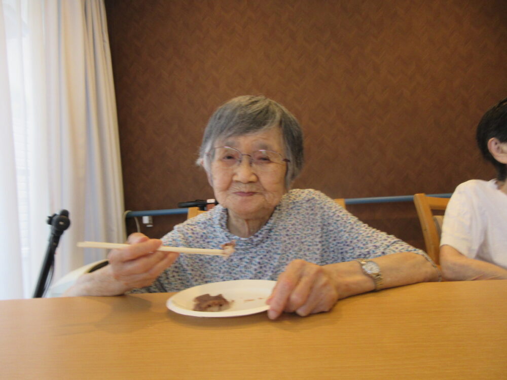 静岡市葵区老人ホーム_リハネクストクラブ活動 「やってみよう会　水無月作り」