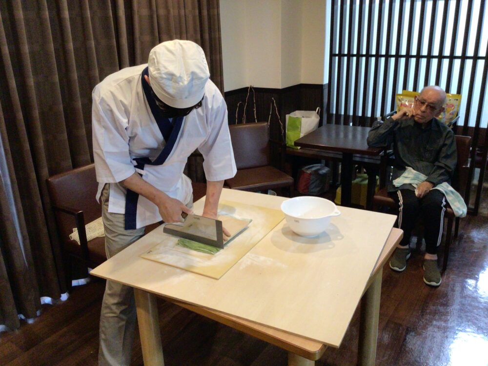 藤枝市老人ホーム_蕎麦打ち