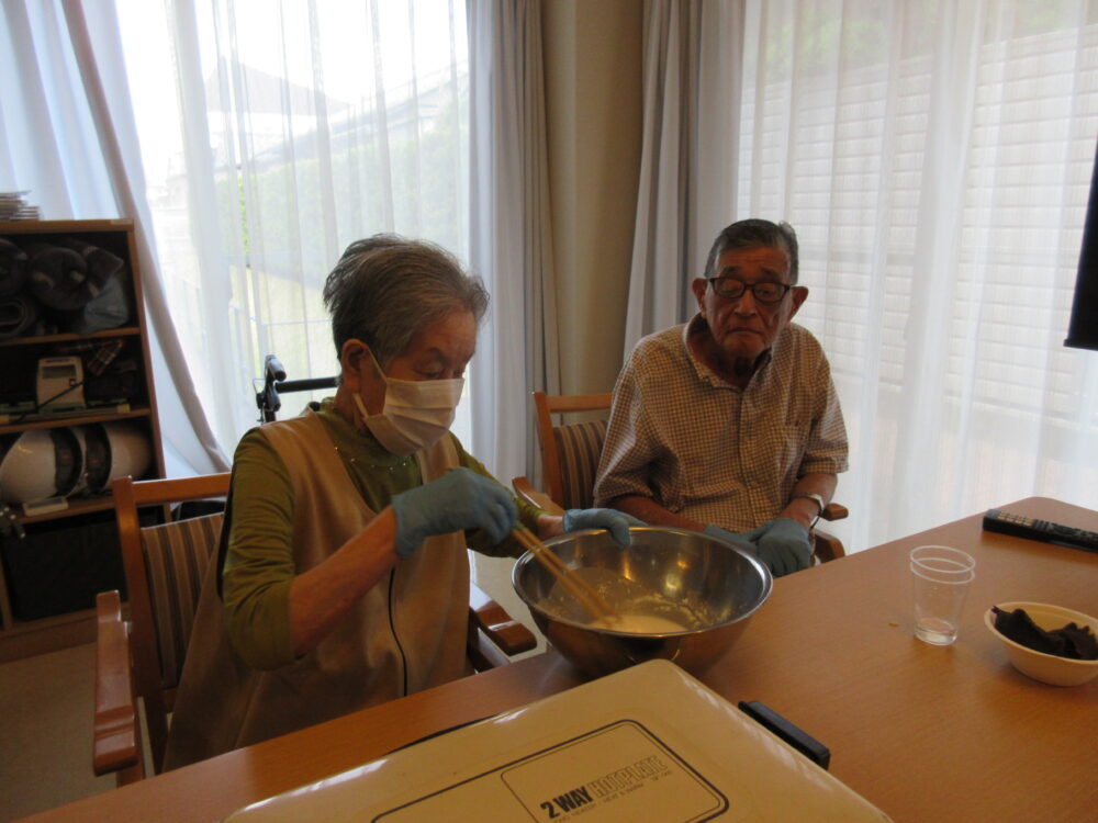 静岡市葵区老人ホーム_リハネクストクラブ活動 「やってみよう会　水無月作り」