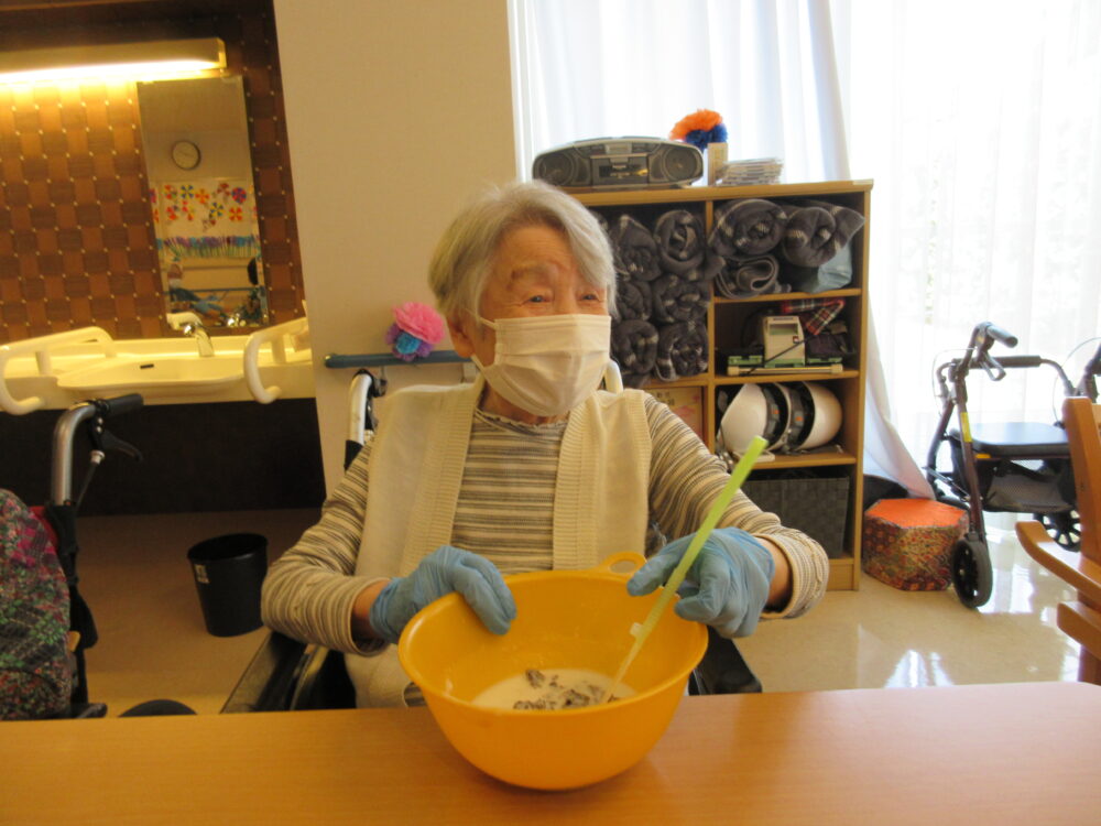 静岡市葵区老人ホーム_リハネクストクラブ活動 「やってみよう会　水無月作り」