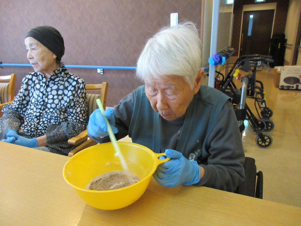 静岡市葵区老人ホーム_リハネクストクラブ活動 「やってみよう会　水無月作り」