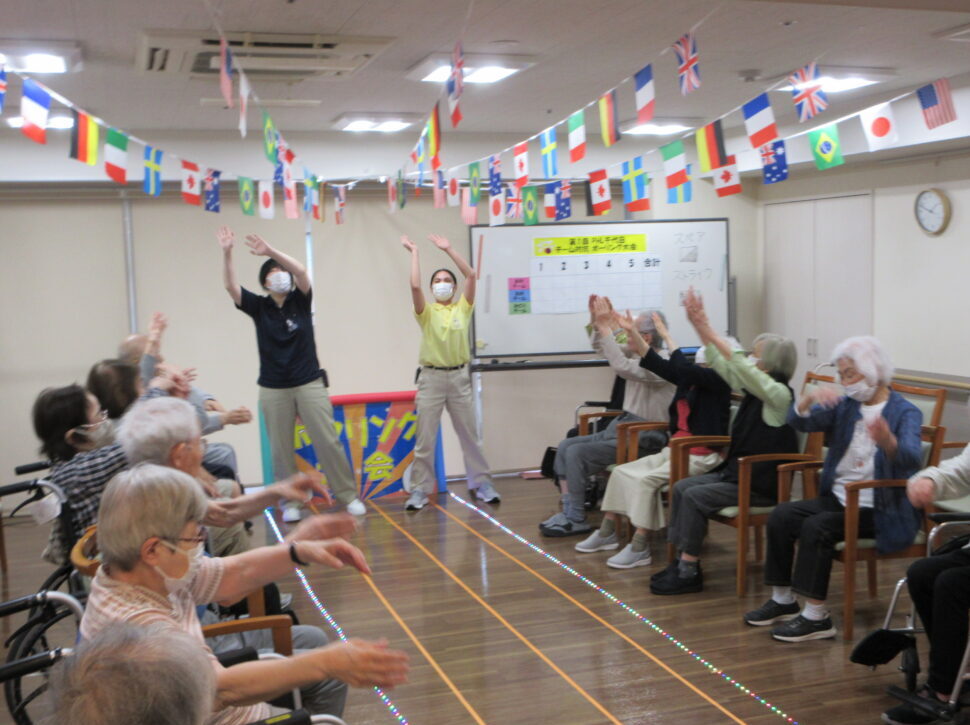 静岡市葵区老人ホーム_ボウリング大会