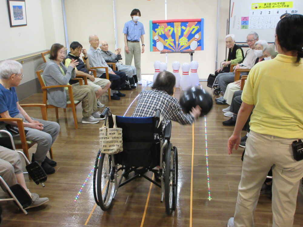 静岡市葵区老人ホーム_ボウリング大会