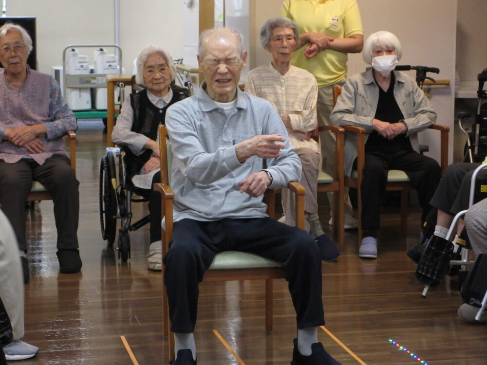静岡市葵区老人ホーム_ボウリング大会