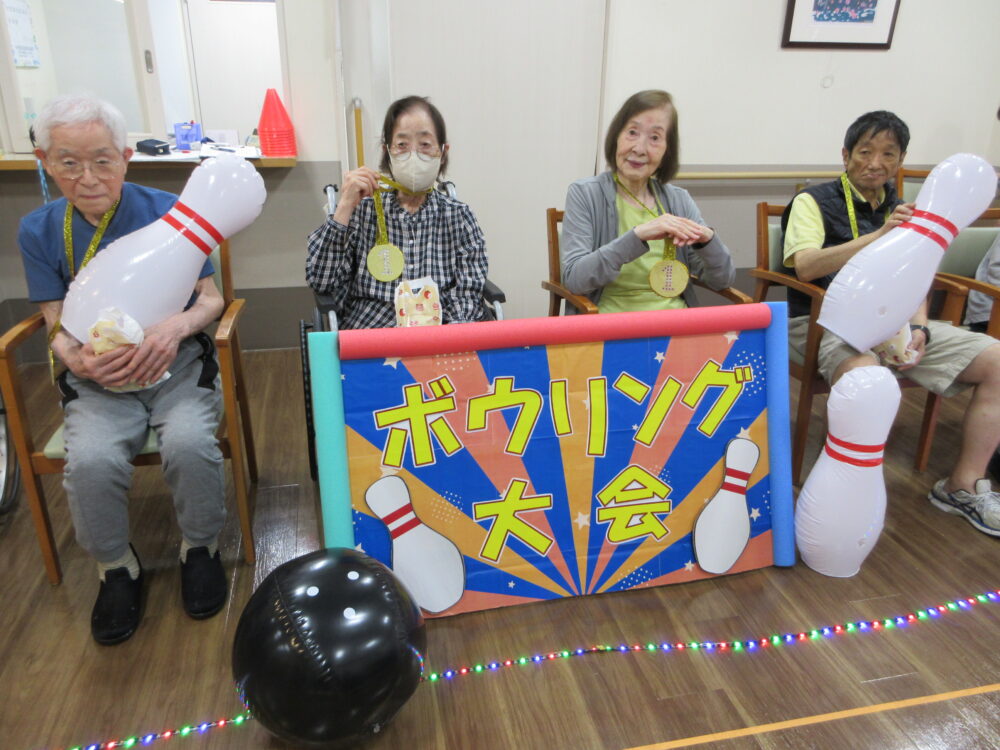 静岡市葵区老人ホーム_ボウリング大会