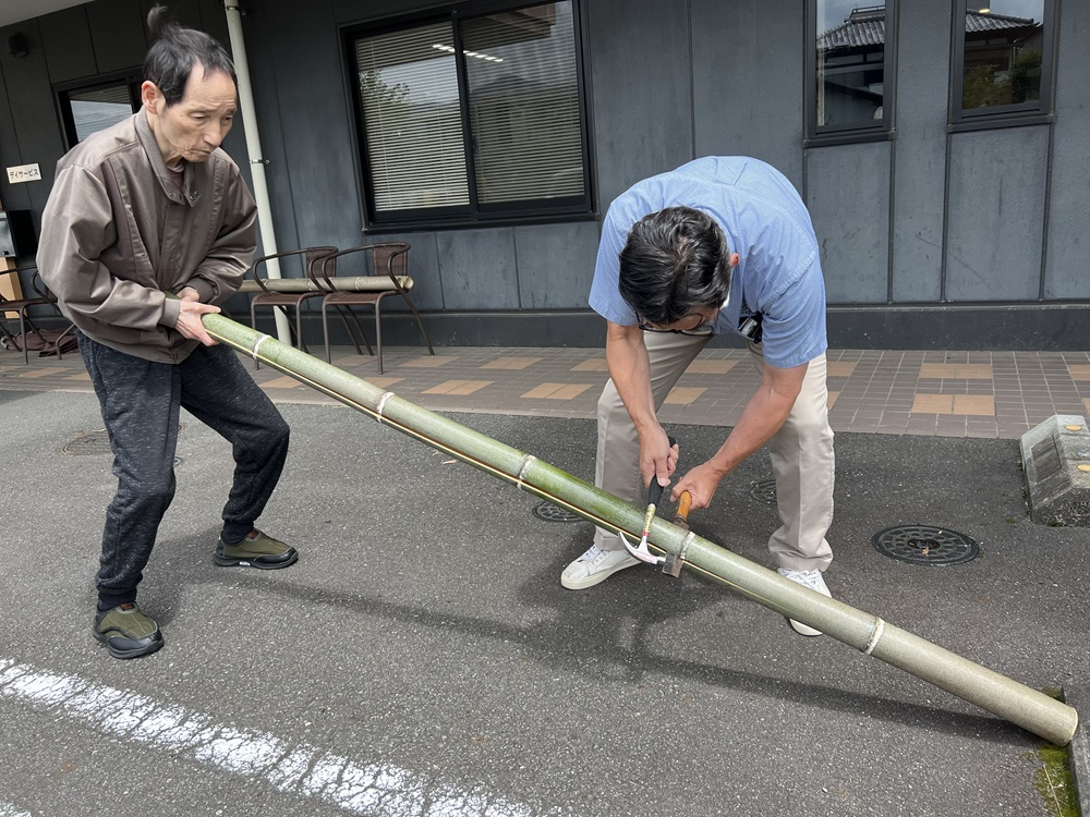 静岡市清水区老人ホーム_毎年恒例「流しそうめん」開催