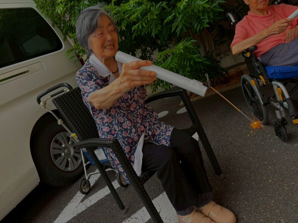 静岡市葵区老人ホーム_花火の夕べ