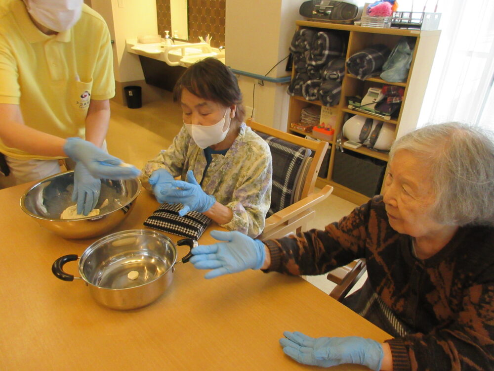 静岡市葵区老人ホーム_リハネクストクラブ活動 「やってみよう会　フルーツポンチ作り」
