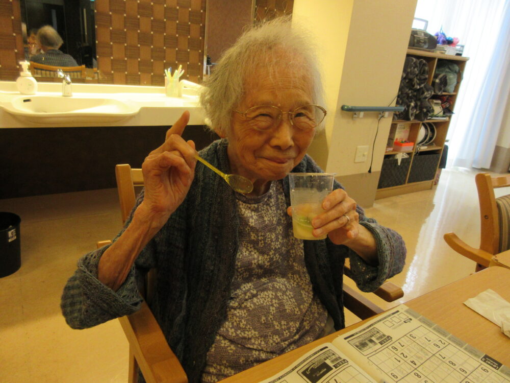静岡市葵区老人ホーム_リハネクストクラブ活動 「やってみよう会　フルーツポンチ作り」