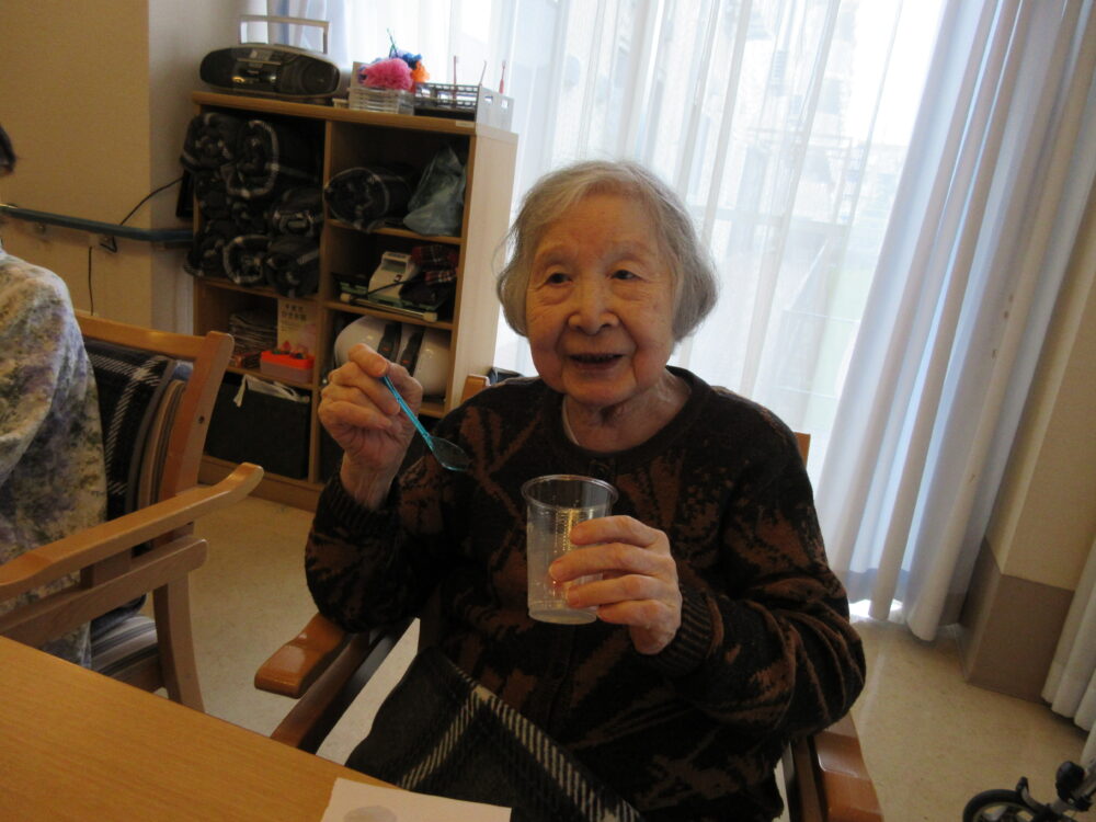 静岡市葵区老人ホーム_リハネクストクラブ活動 「やってみよう会　フルーツポンチ作り」