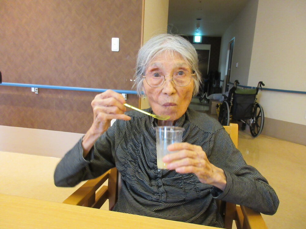 静岡市葵区老人ホーム_リハネクストクラブ活動 「やってみよう会　フルーツポンチ作り」