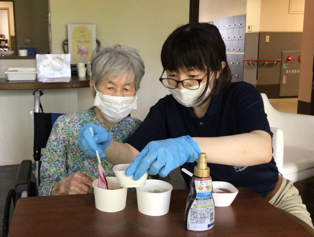 静岡市駿河区老人ホーム_ひんやりおいしいアイスクリームレク