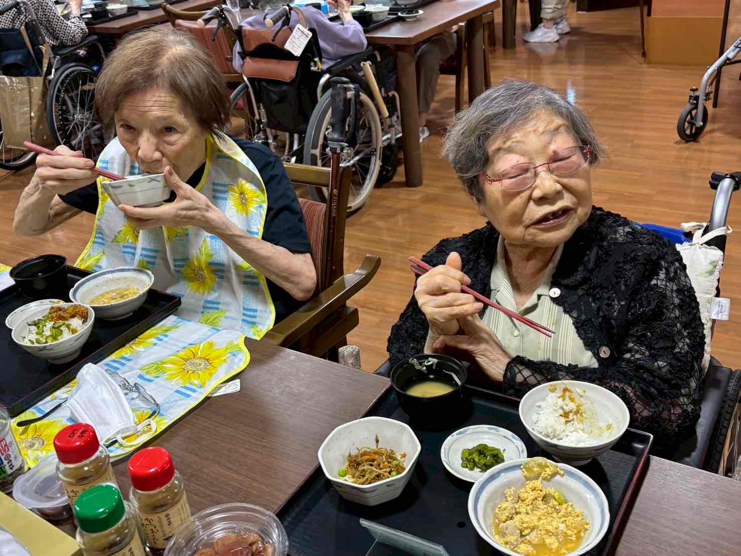 駿東郡長泉町老人ホーム_食事イベント　～旬の野菜がゴロゴロ！夏野菜カレー～