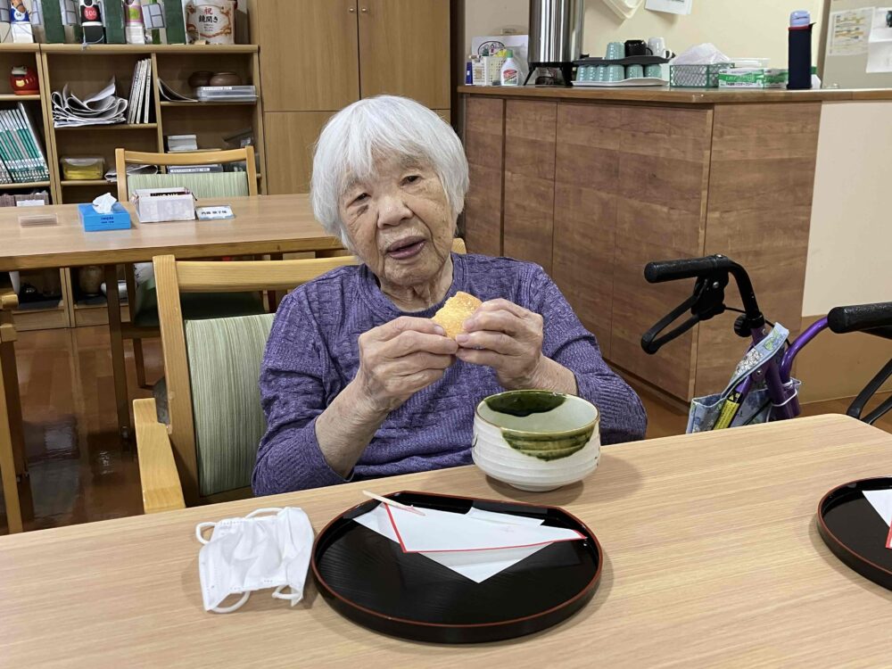 駿東郡長泉町老人ホーム_五感で感じるお茶会　～「風鈴の音色」～