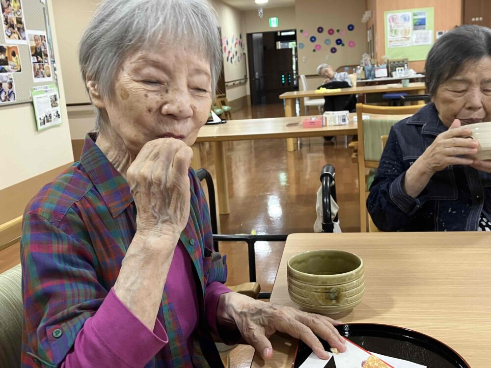 駿東郡長泉町老人ホーム_五感で感じるお茶会　～「風鈴の音色」～